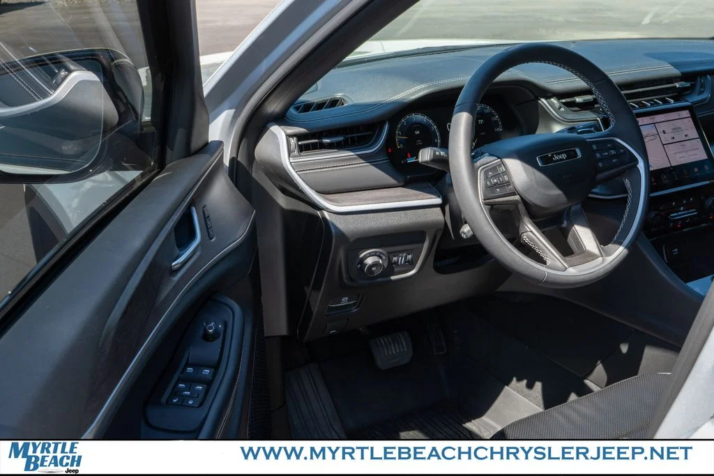 Certified Used 2025 Silver Zynith Jeep Limited image 15