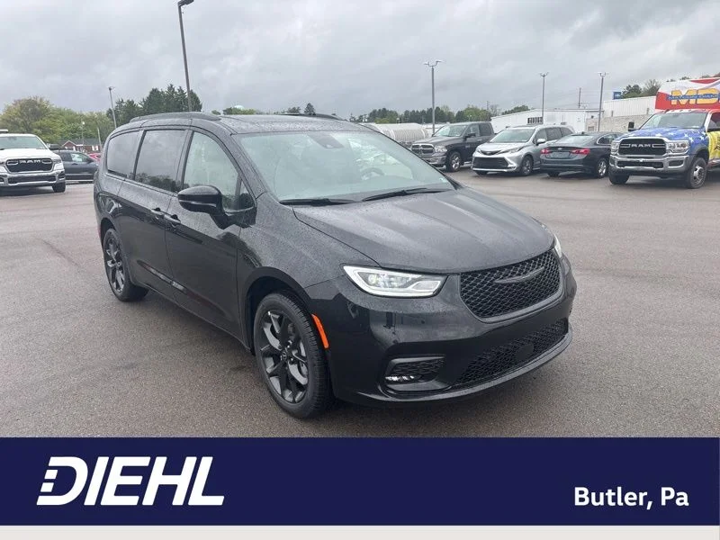 2026 Chrysler Pacifica Limited AWD's photo