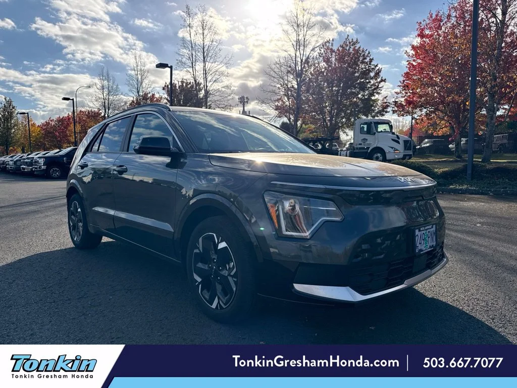 Used 2023 Graphite Gray Kia Wind image 1