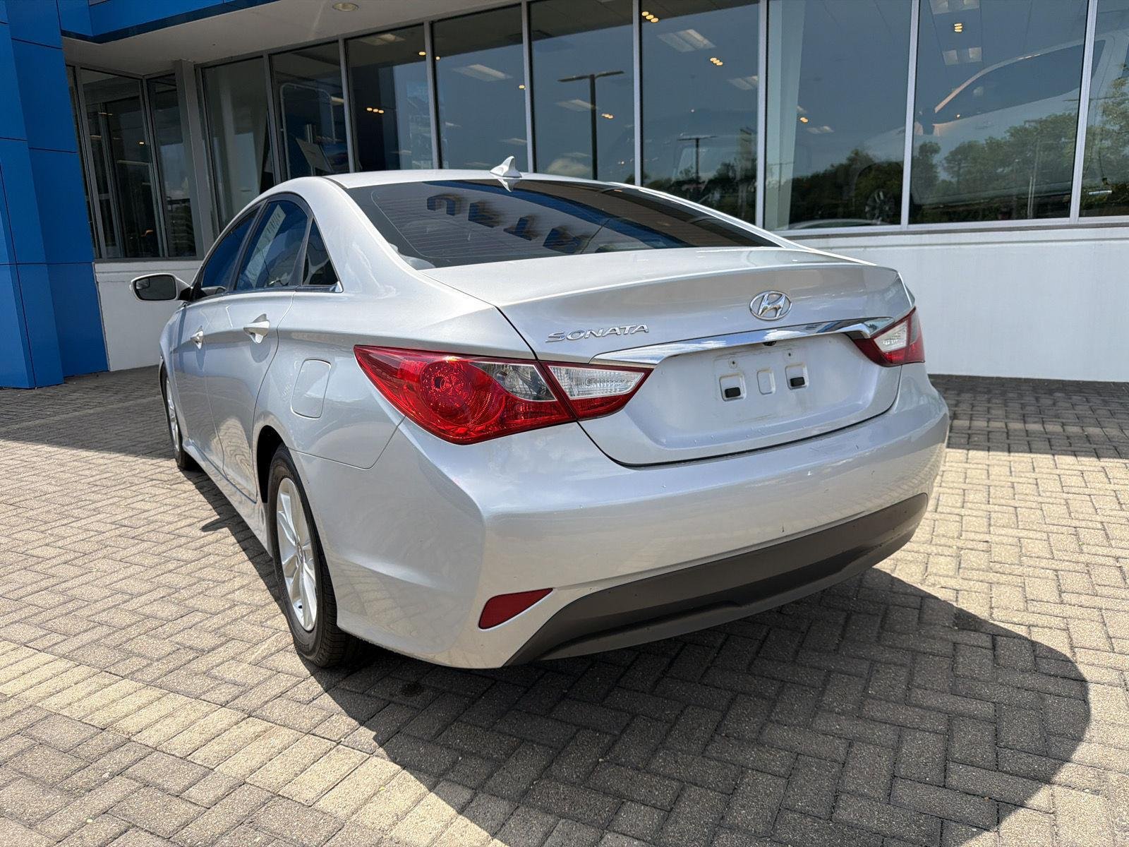 Used 2014 Radiant Silver Metallic Hyundai GLS image 3