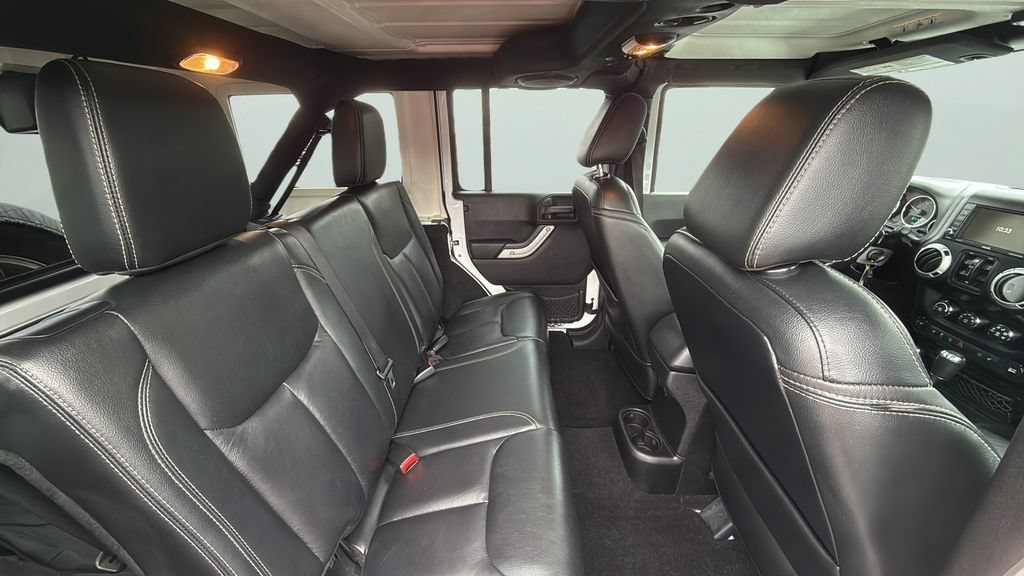 Used 2014 White Jeep Sahara image 15