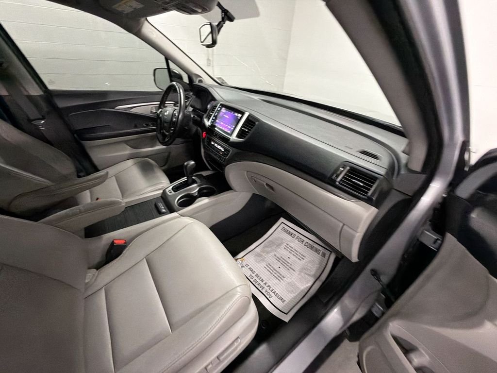 Used 2017 Lunar Silver Metallic Honda EX-L image 28