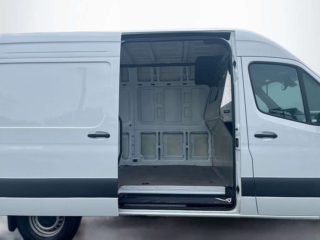 Used 2025 White Mercedes-Benz Cargo 144 WB image 16