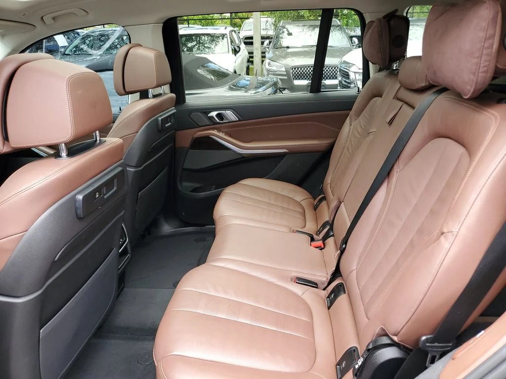 Used 2020 Black BMW xDrive40i image 13