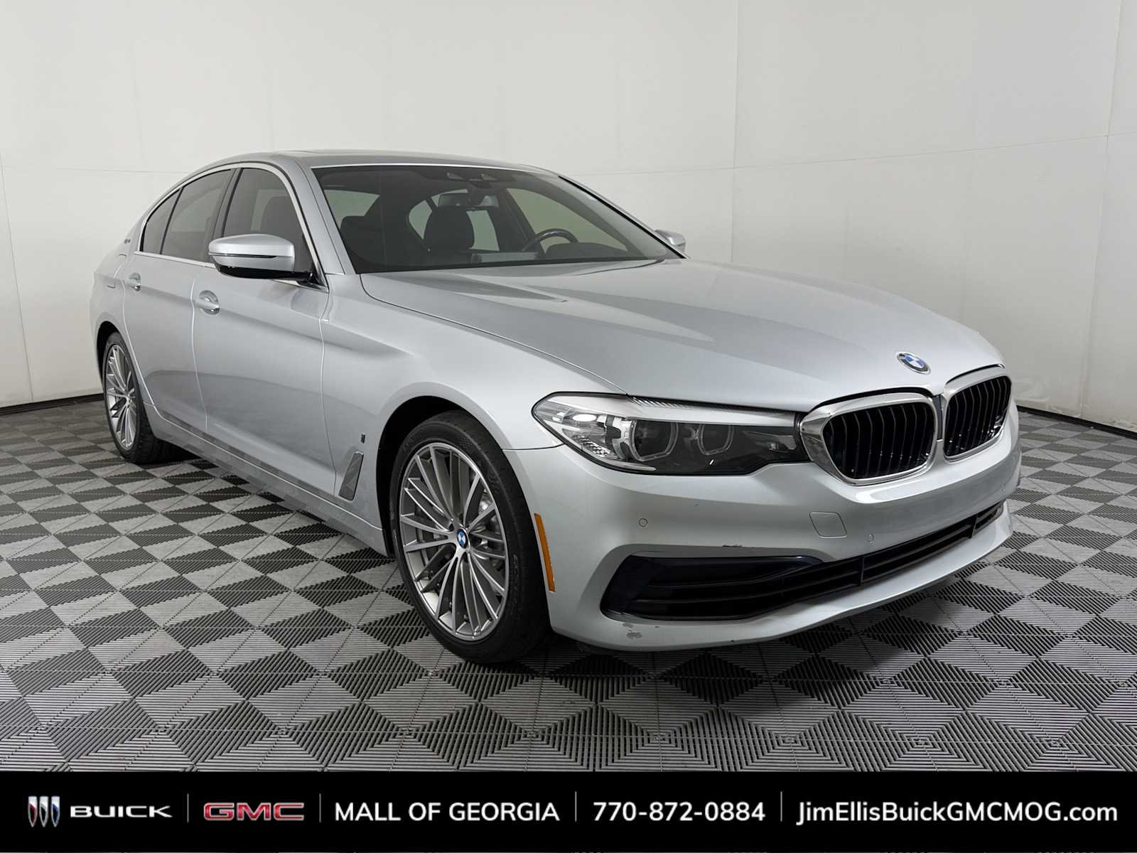 2019 BMW 5 Series 530e iPerformance Sedan's photo