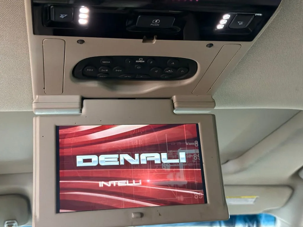 Used 2016 Sparkling Silver Metallic GMC Denali image 20