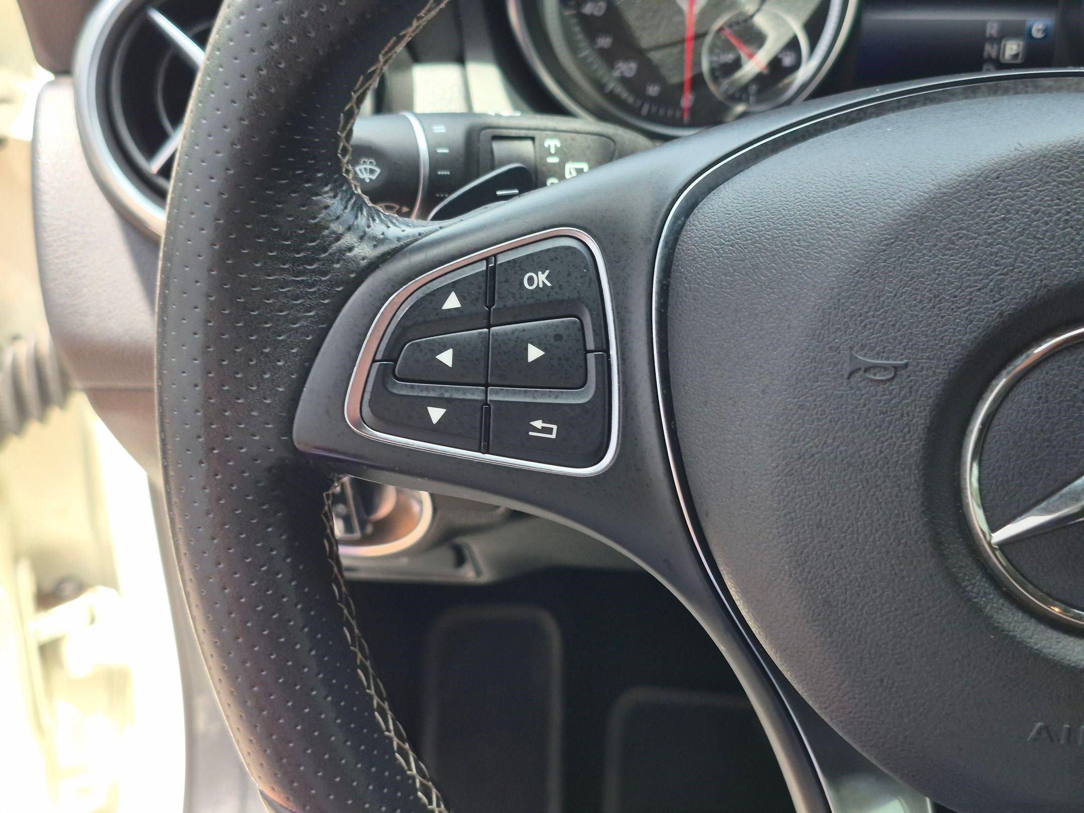 Used 2018 Cirrus White Mercedes-Benz GLA 250 image 17