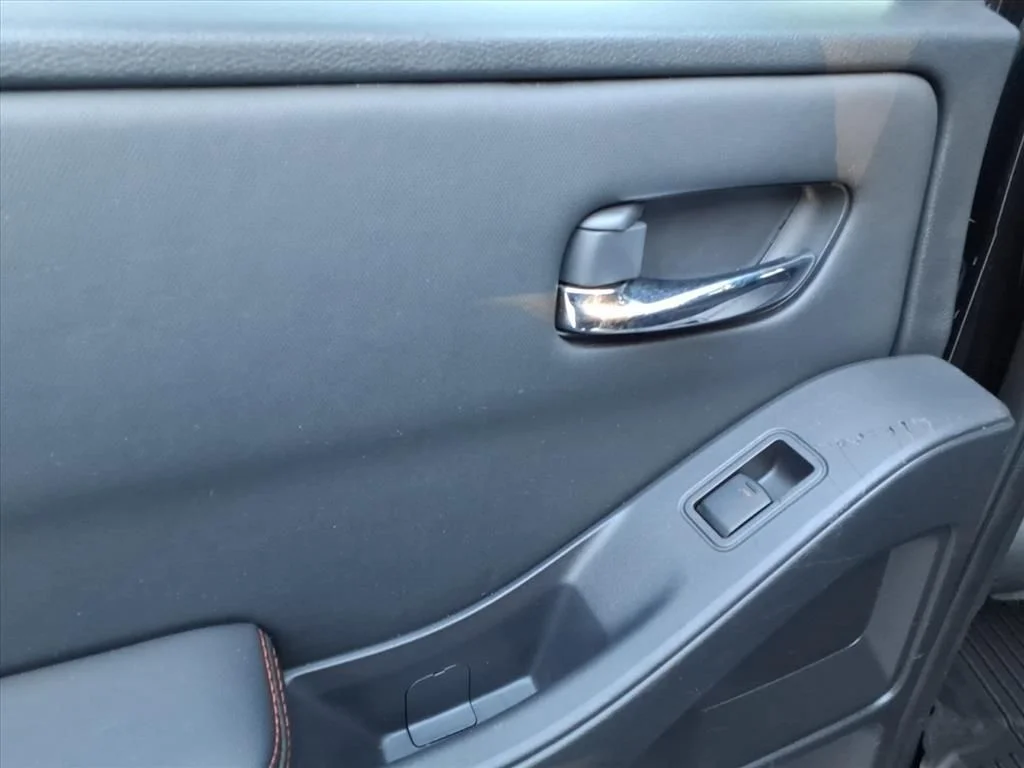 2023 Nissan Frontier PRO-4X - Photo 9