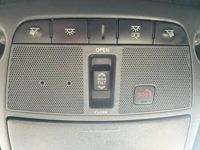 Used 2021 Orange Nissan SR image 32