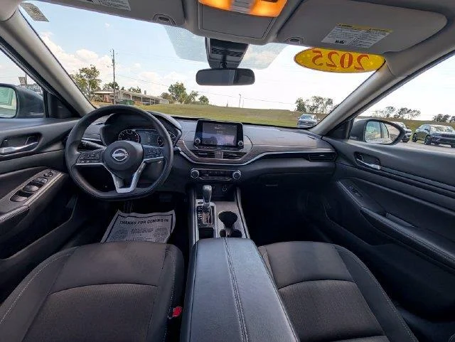 Used 2025  Nissan SV image 12