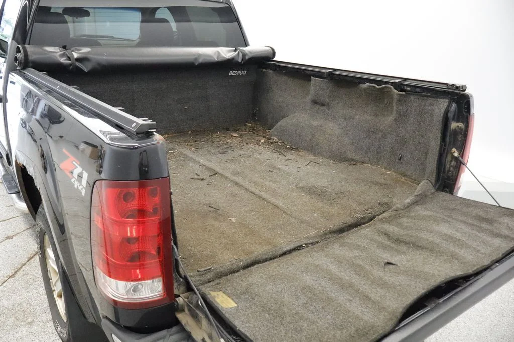 Used 2011 Black GMC SLE image 16