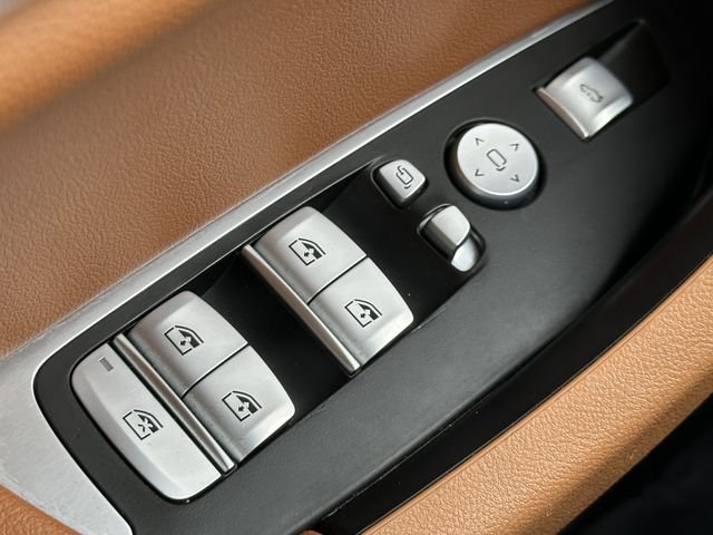 Used 2023 White BMW xDrive30i image 19