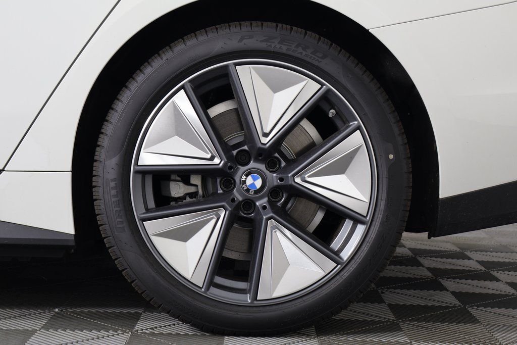 New 2026 Alpine White BMW xDrive40 image 10