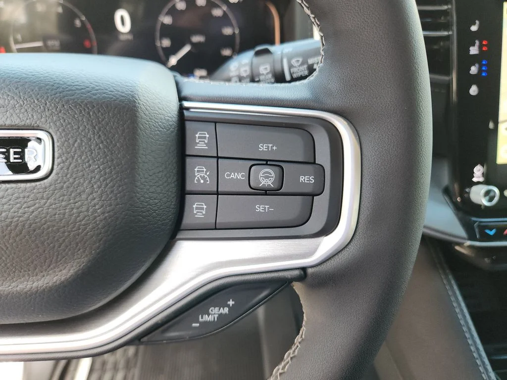 New 2026 Silver-Zynith Exterior Paint Jeep Limited Reserve image 31