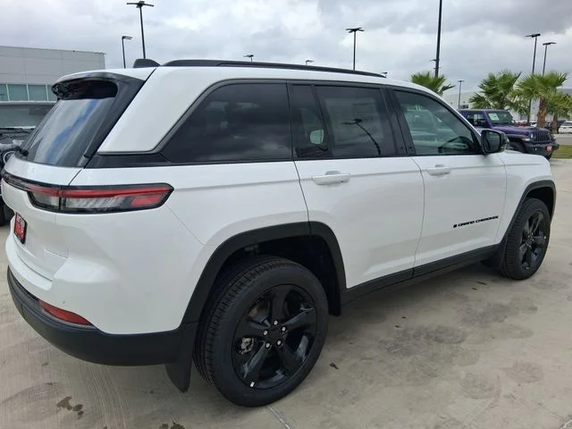 New 2026 Bright White Clear-Coat Exterior Paint Jeep Limited image 7