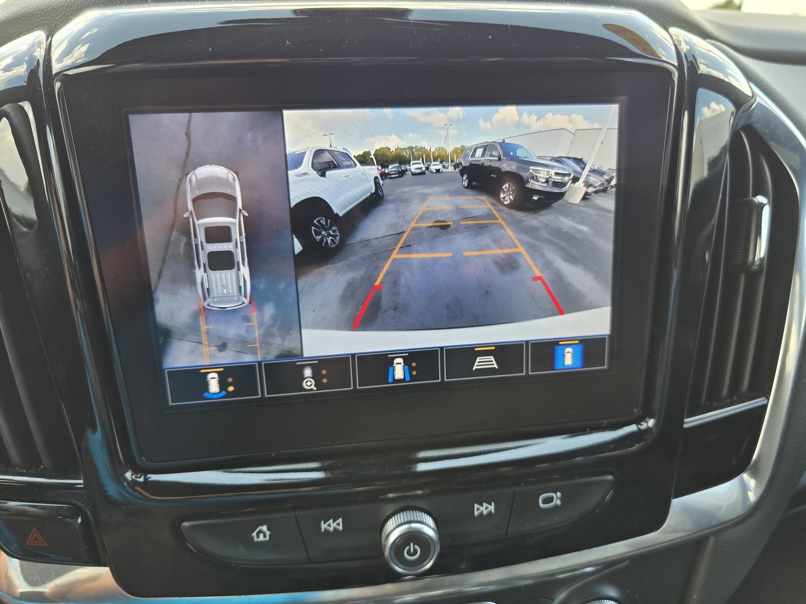 2023 Chevrolet Traverse 3LT - Photo 13