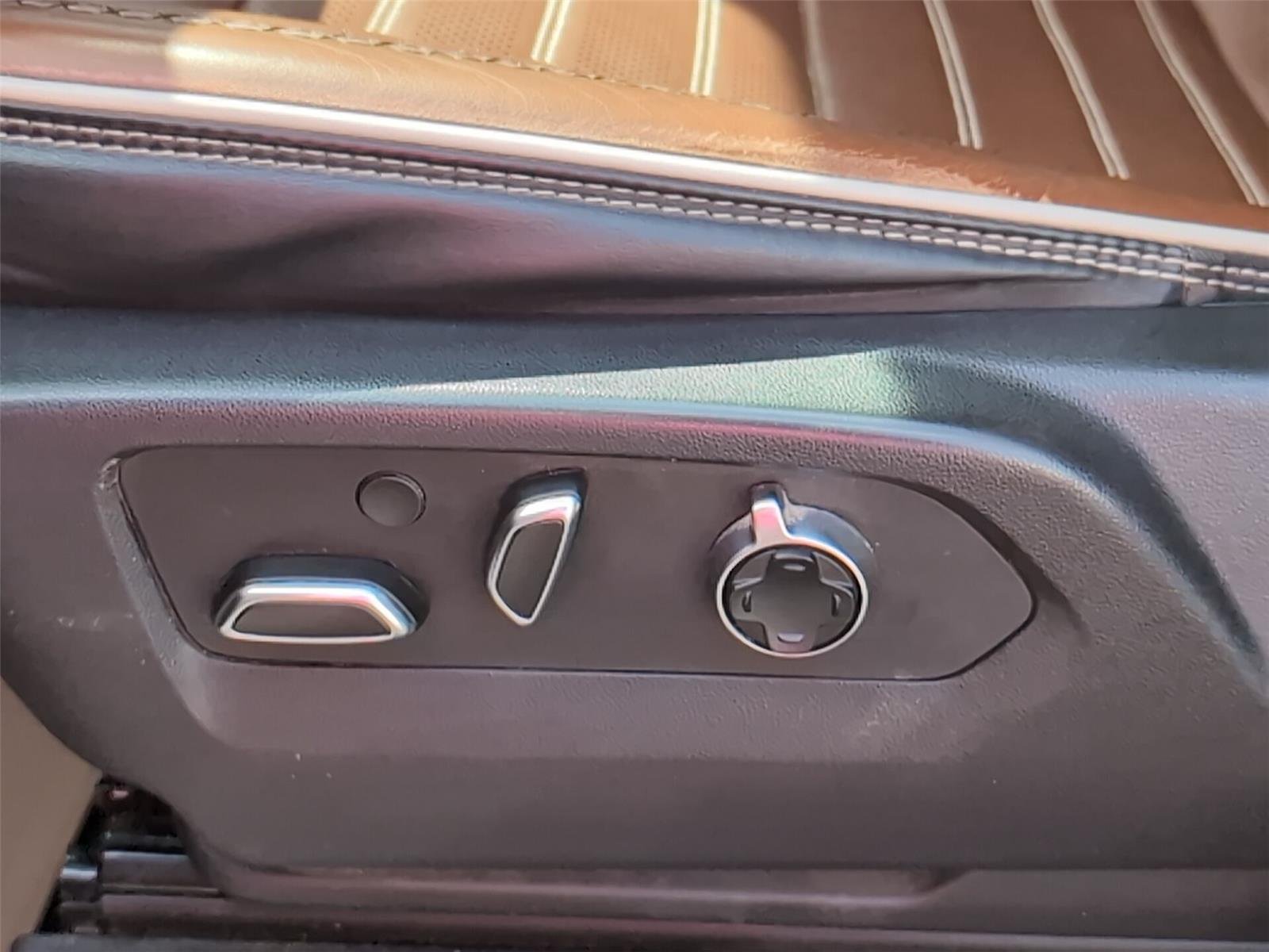 Used 2023 Onyx Black GMC Denali Ultimate image 18