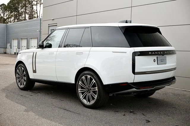 New 2026 Fuji White Land Rover SE image 7