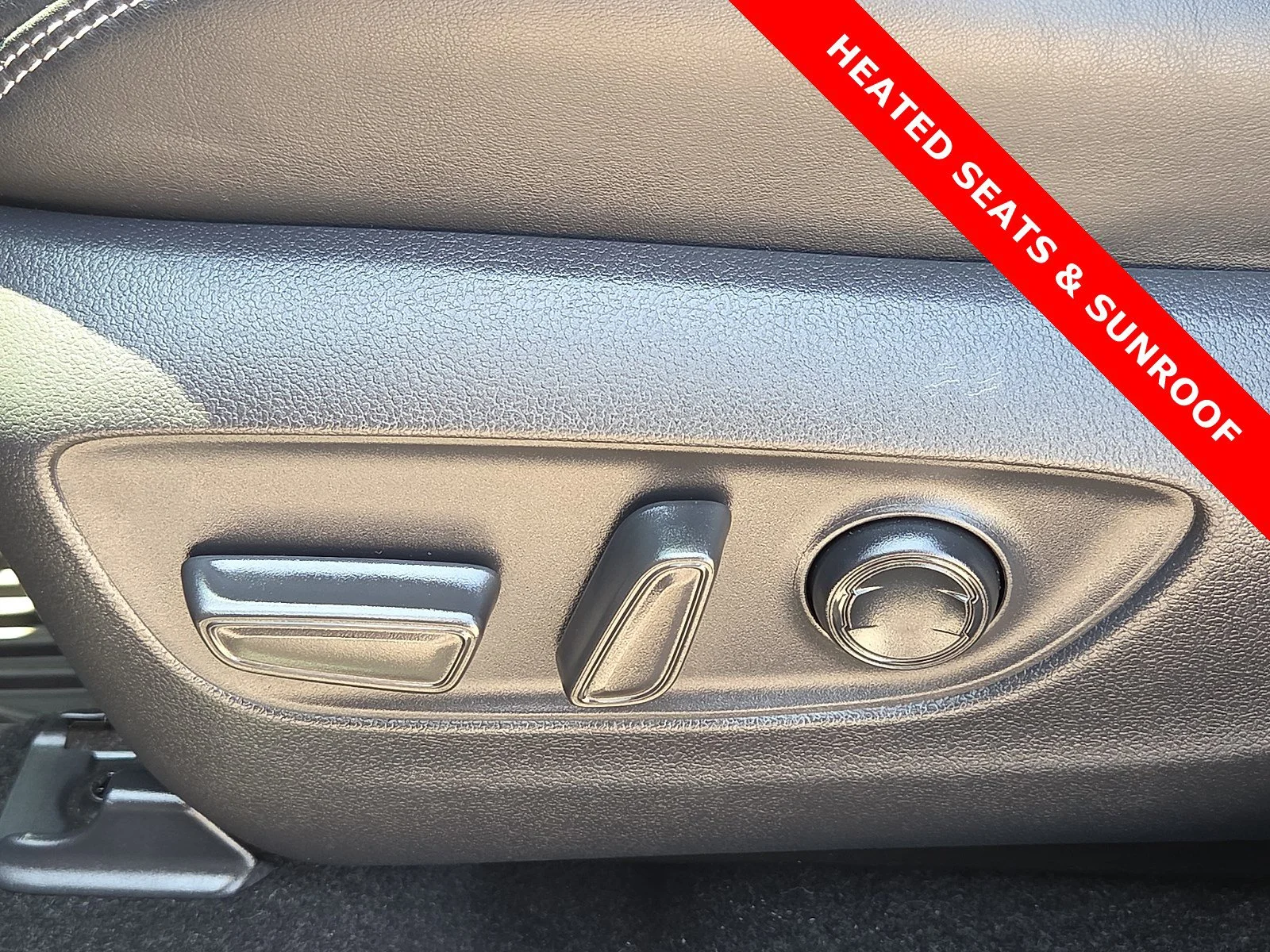 Used 2024 Magnetic Gray Metallic Toyota Hybrid XLE Premium image 14