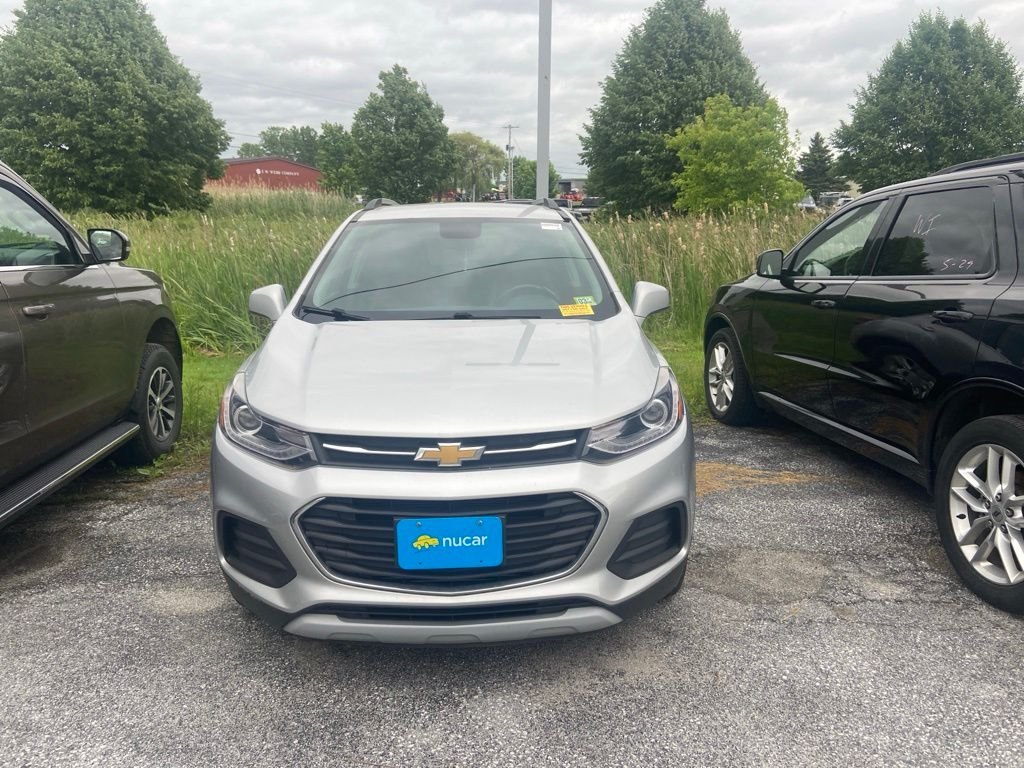 Used 2019 Silver Ice Metallic Chevrolet LT image 2