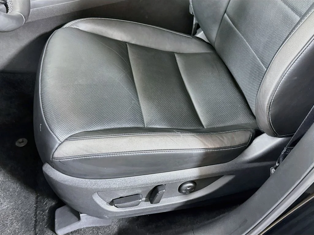 Certified Used 2023 Black INFINITI LUXE image 26