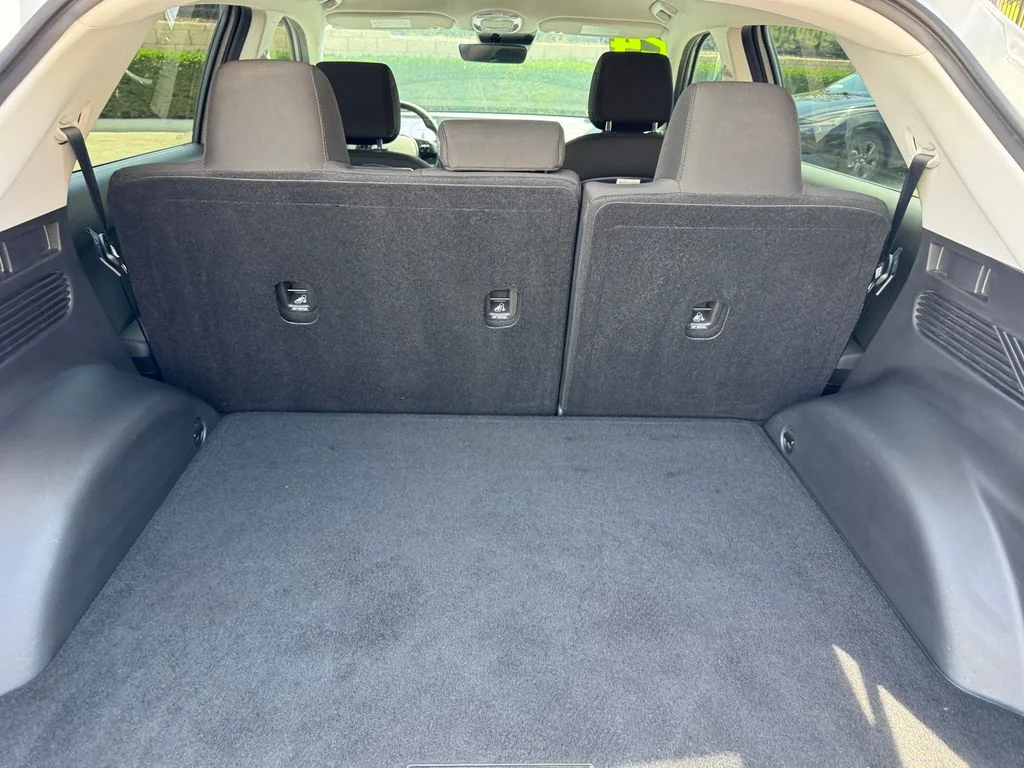 Used 2024 Gray Hyundai SE image 12