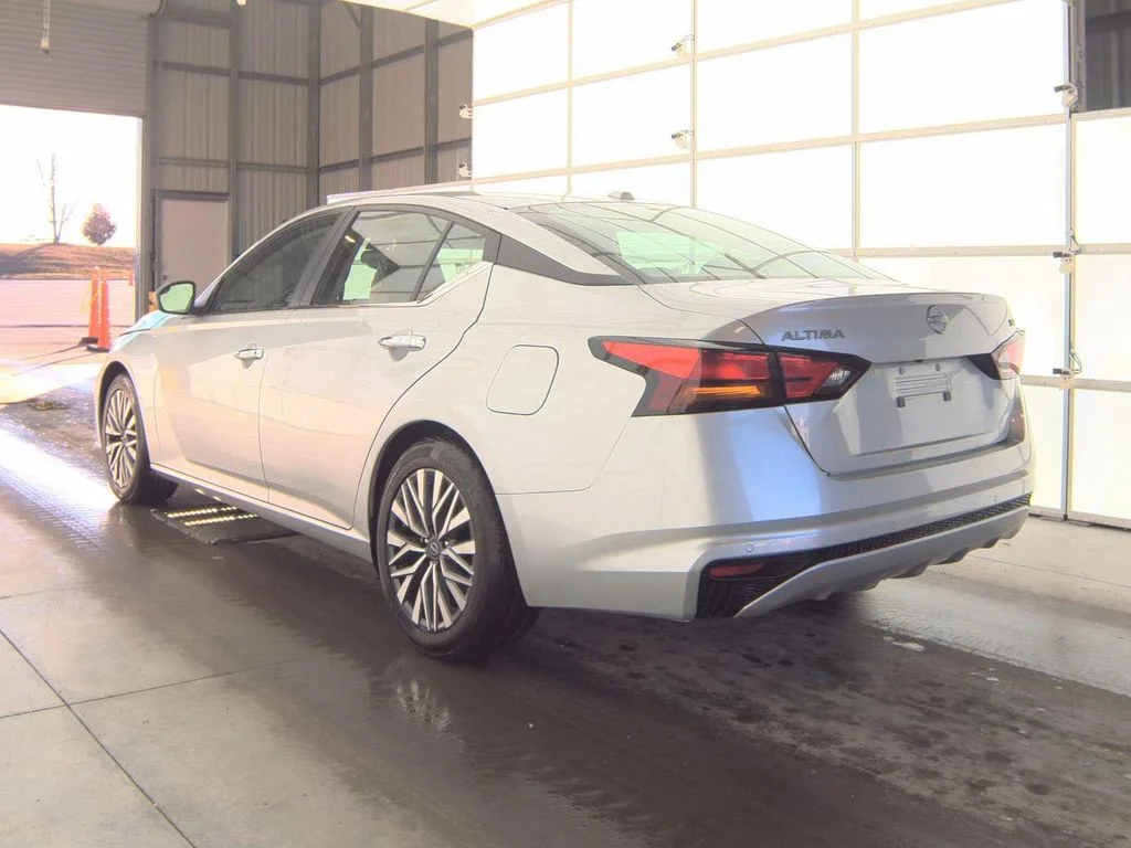 Certified Used 2024 Silver Nissan 2.5 SV image 4