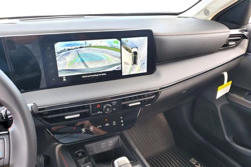 2025 Nissan Kicks SR - Photo 9