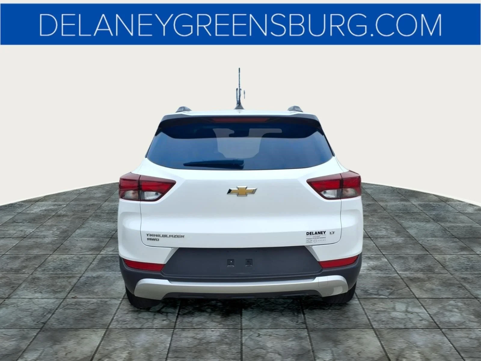 Used 2022 Summit White Gaz Chevrolet LT image 4