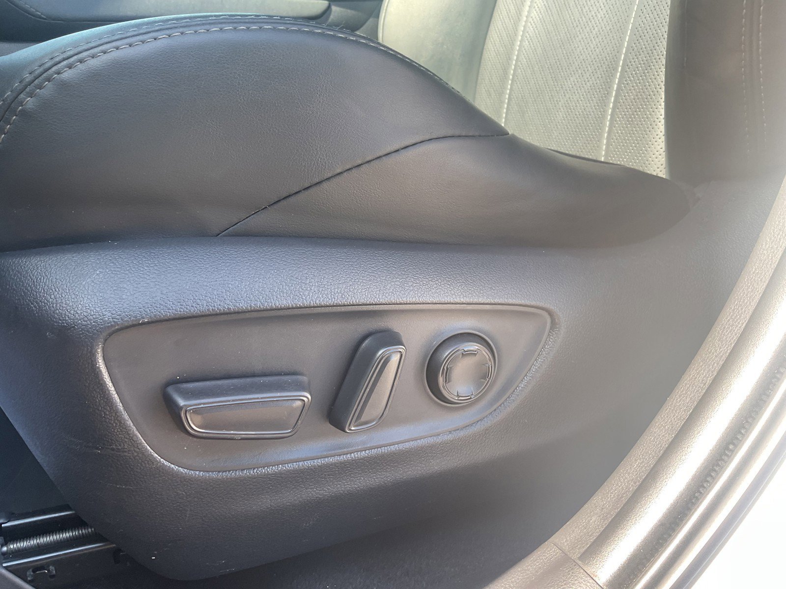 Used 2021 Titanium Toyota XLE image 16