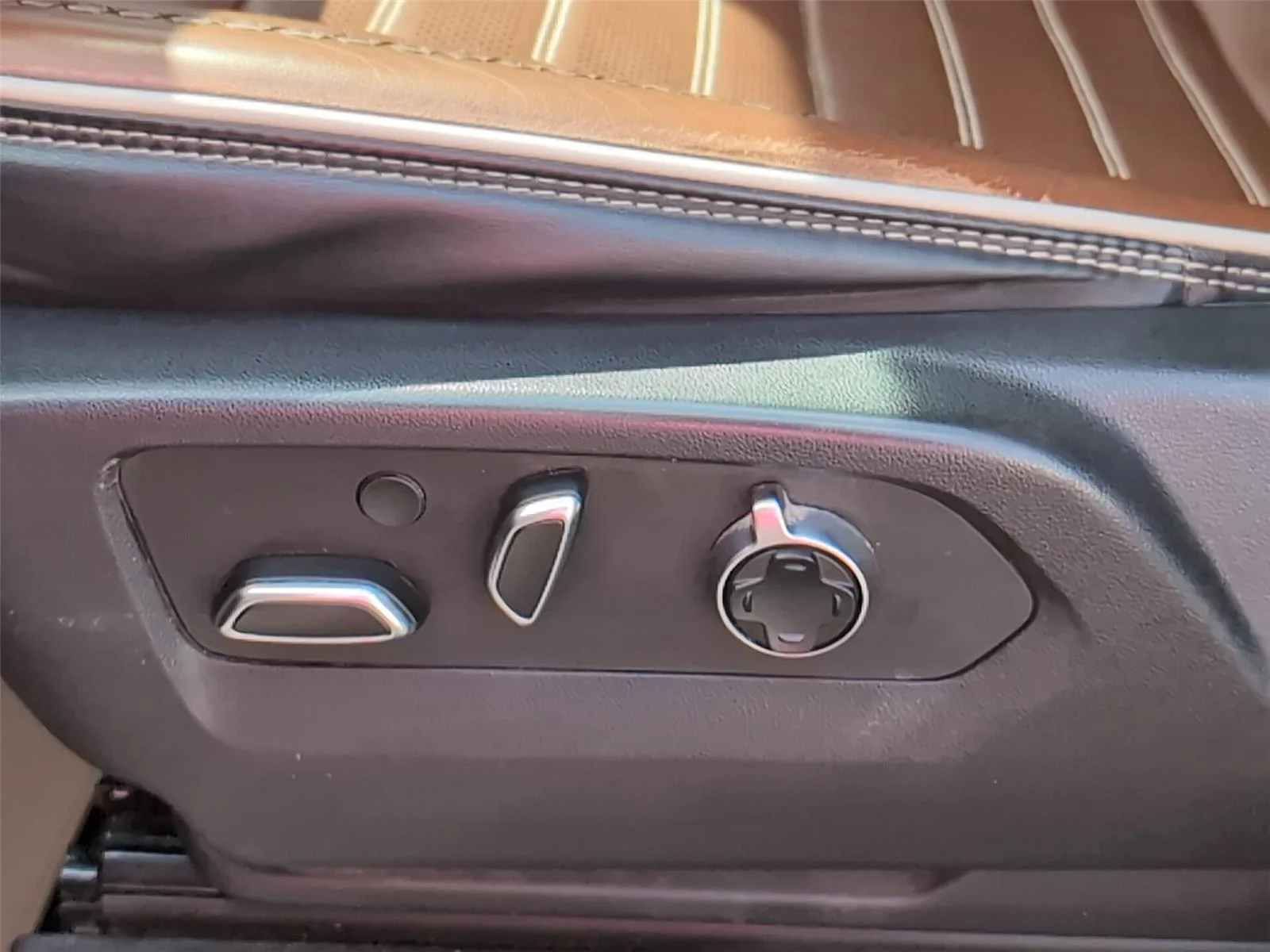 Used 2023 Onyx Black GMC Denali Ultimate image 18