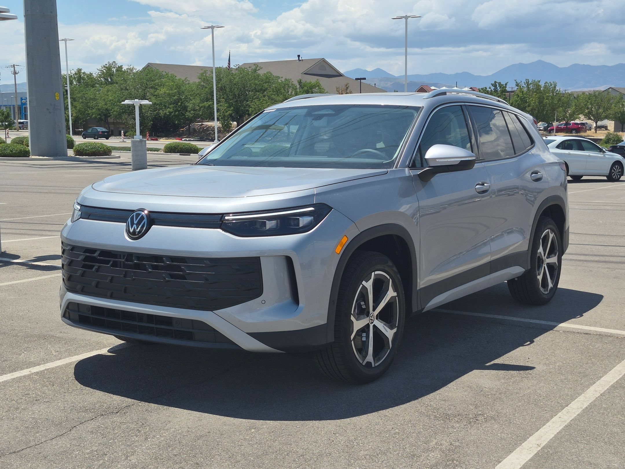 New 2026 Pyrite Silver Metallic Volkswagen SE image 8