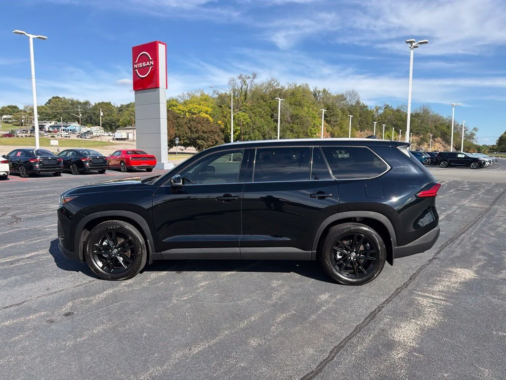 Used 2024 Midnight Black Metal Toyota XLE image 4