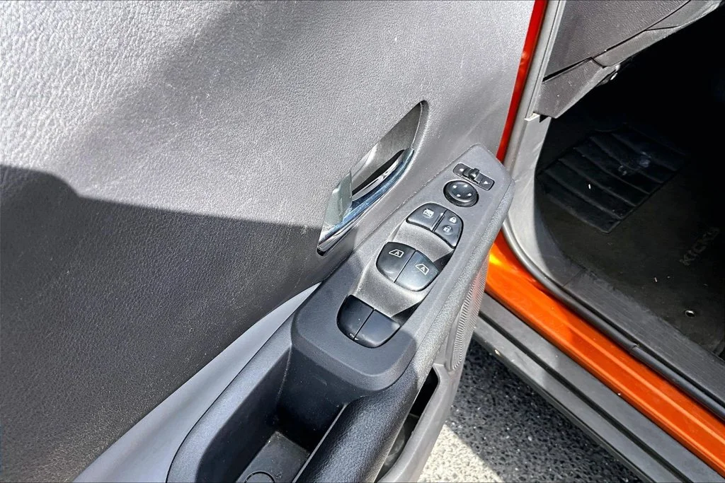 Used 2023 Orange Nissan SR image 25