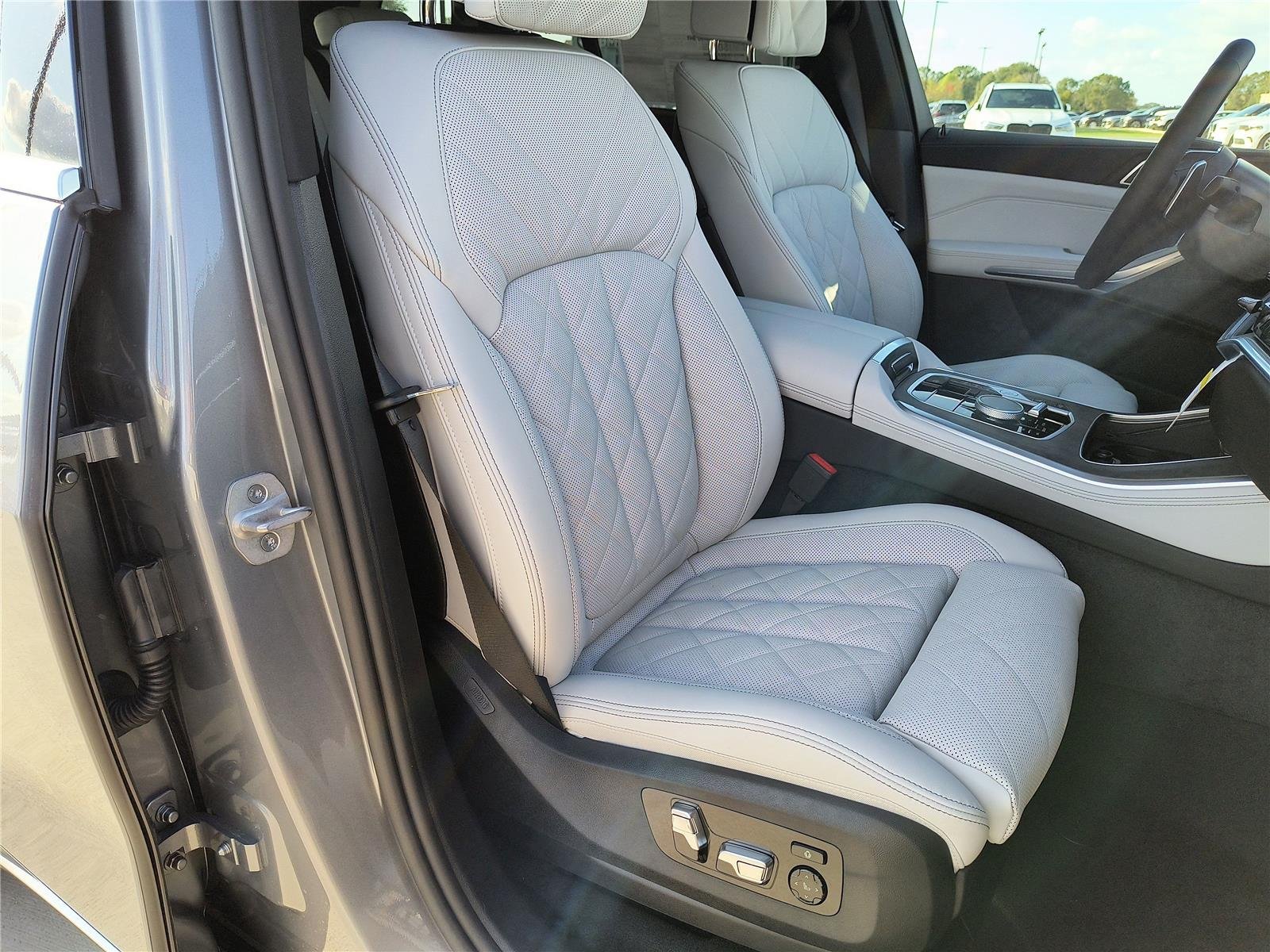 New 2026 Skyscraper Grey Metallic BMW sDrive40i image 13