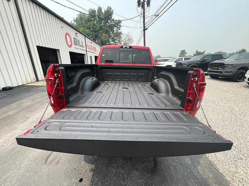 New 2026 Molten Red Pearl-Coat Exterior Paint RAM Big Horn image 7