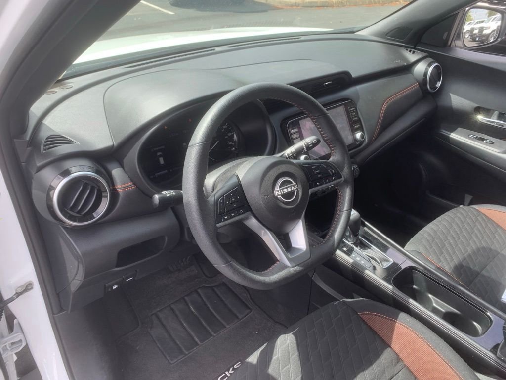 Used 2023 Aspen White/Super Black Nissan SR image 10