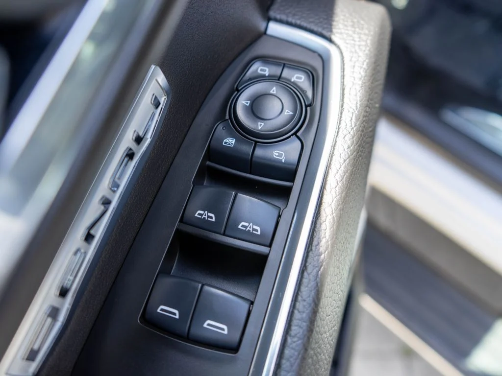 Used 2025 White GMC Denali image 19