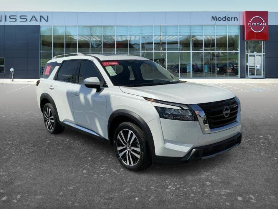Used 2025 Everest White Pearl Tricoat Nissan Platinum image 5