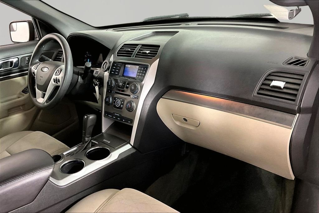 Used 2013 Red Ford Base image 24