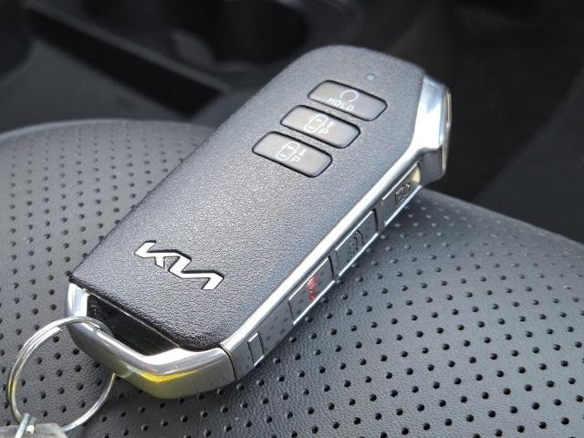 Used 2023 Steel Gray Kia  image 39