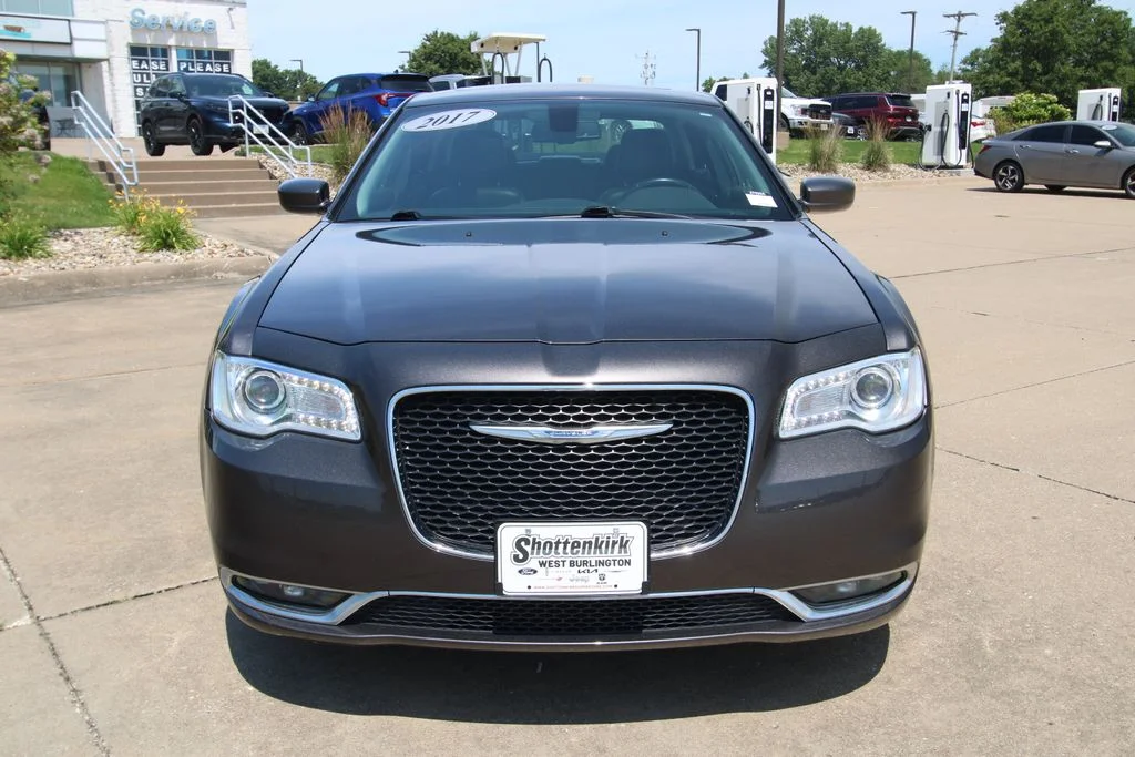 Used 2017 Gray Chrysler Limited image 2