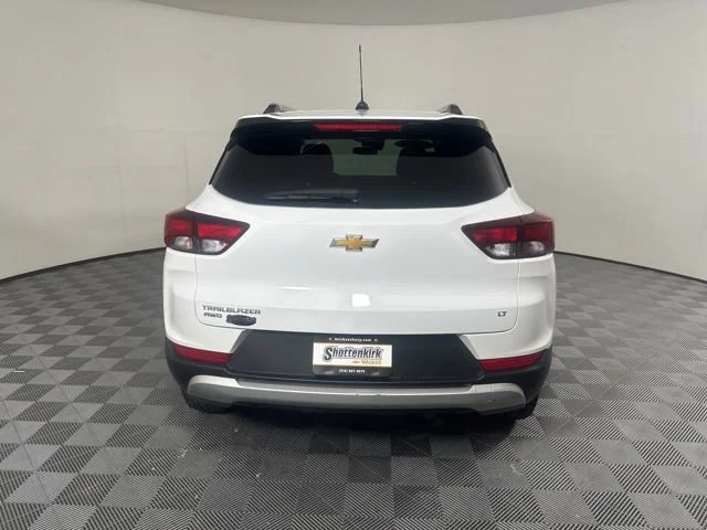Used 2025 Summit White Chevrolet LT image 5