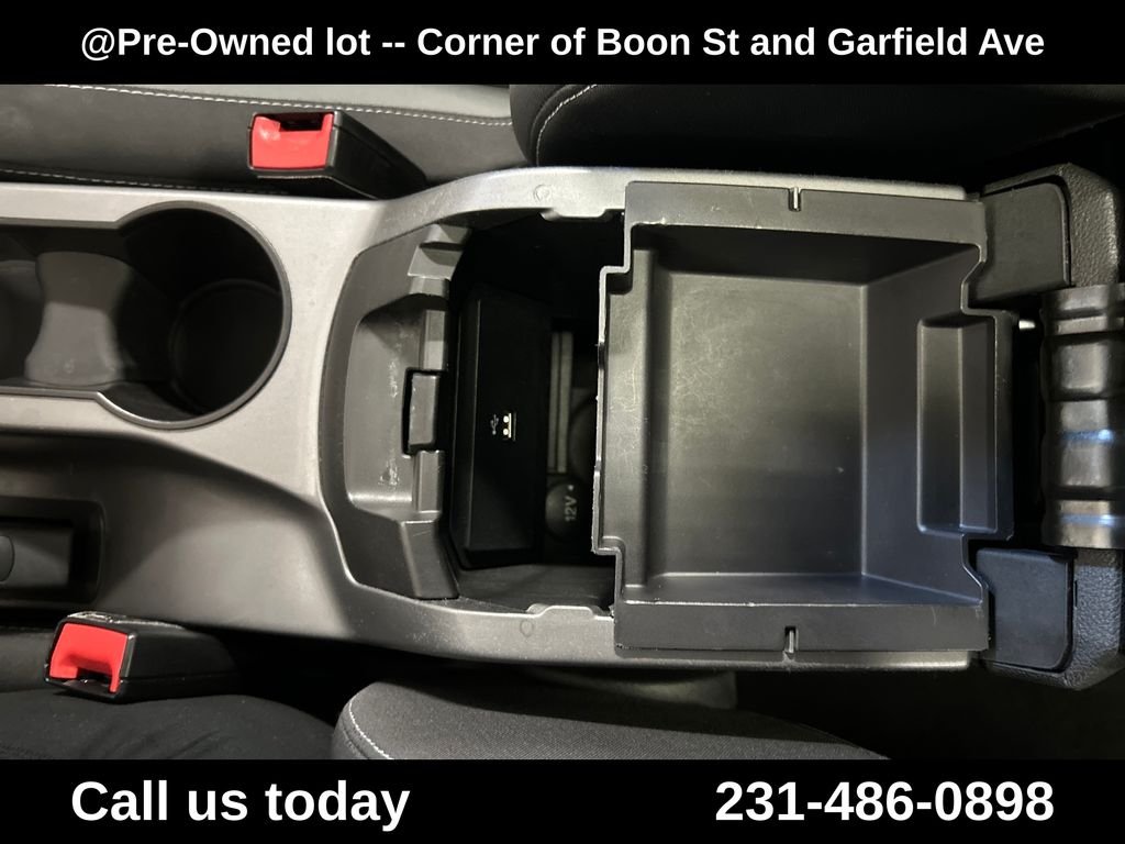 Used 2016 Silver Ford SE image 26