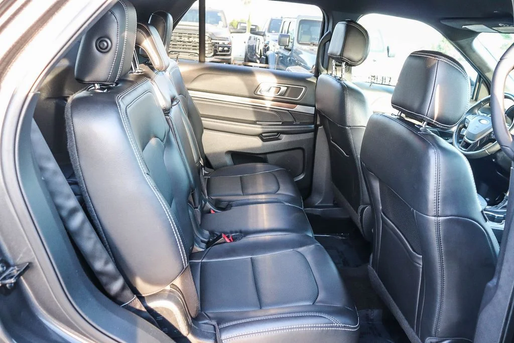 Used 2017 Gray Ford Limited image 18