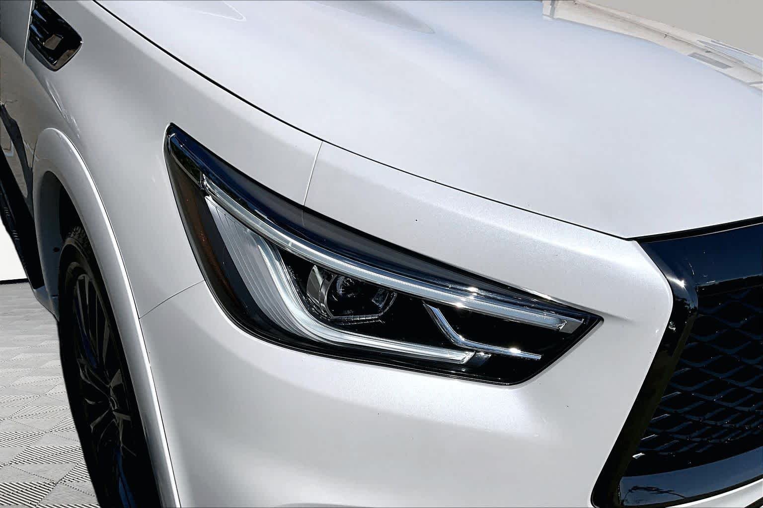 Used 2021 Moonstone White INFINITI PREMIUM SELECT image 27