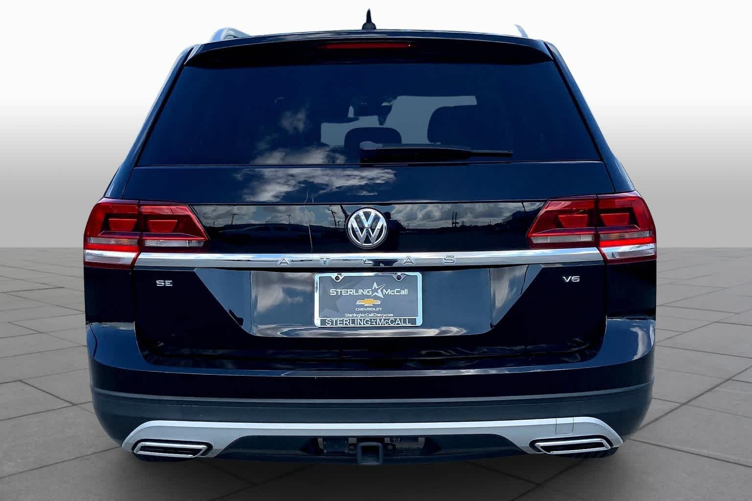 Used 2018 Deep Black Pearl Volkswagen 3.6L V6 SE w/Technology image 5