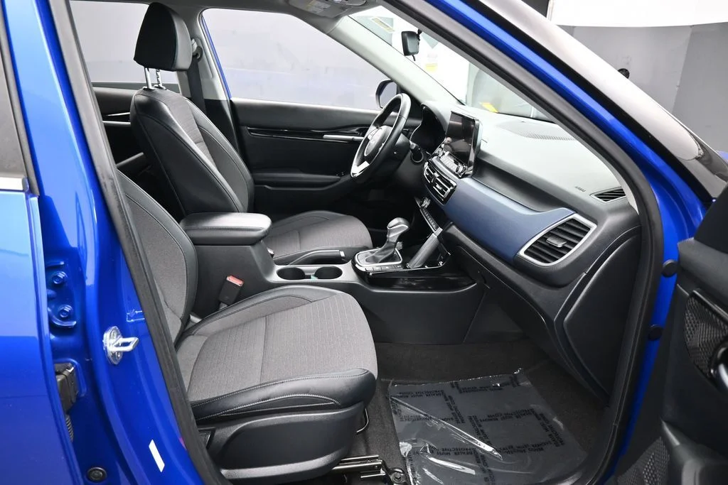 Used 2023 Neptune Blue Kia Nightfall image 39