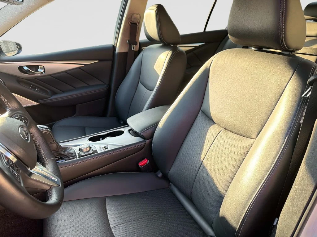 Used 2023 White INFINITI LUXE image 21
