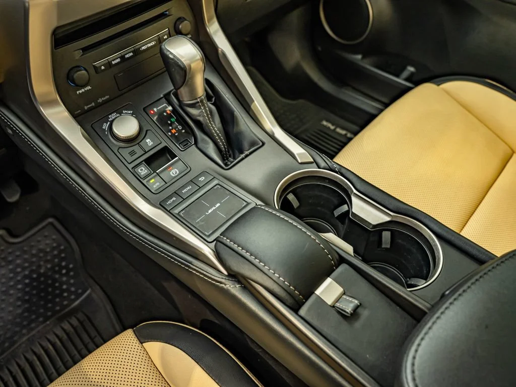 Used 2015 White Pearl Lexus 200t image 29